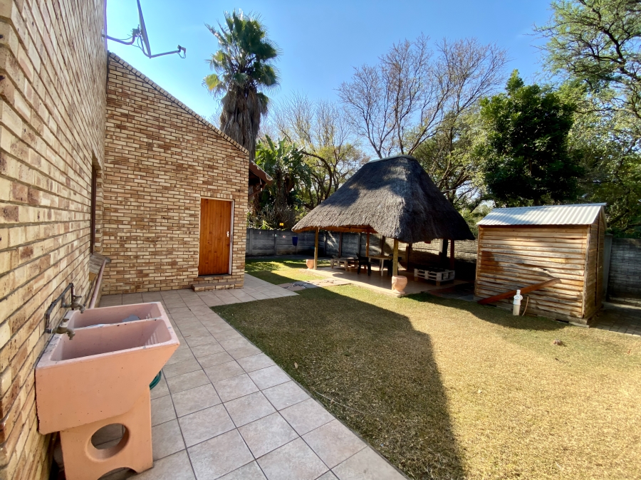 5 Bedroom Property for Sale in Heuwelsig North West